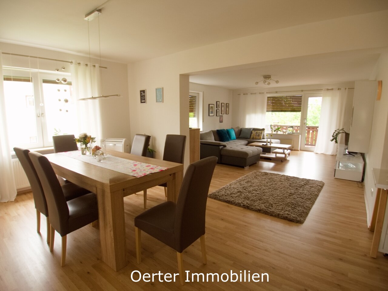 Schöne helle Dreizimmerwohnung mit Balkon und EBK  Schöne helle Dreizimmerwohnung mit Balkon und EBK